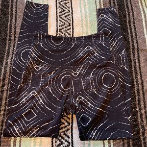 Beyond Yoga Navy High Rise Lux Dunes Blue & White leggings Size medium
